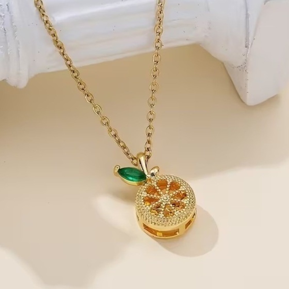 Gold Tone Citrus Fruit Orange Slice Pendant Necklace Green Leaf 15.75in Chain